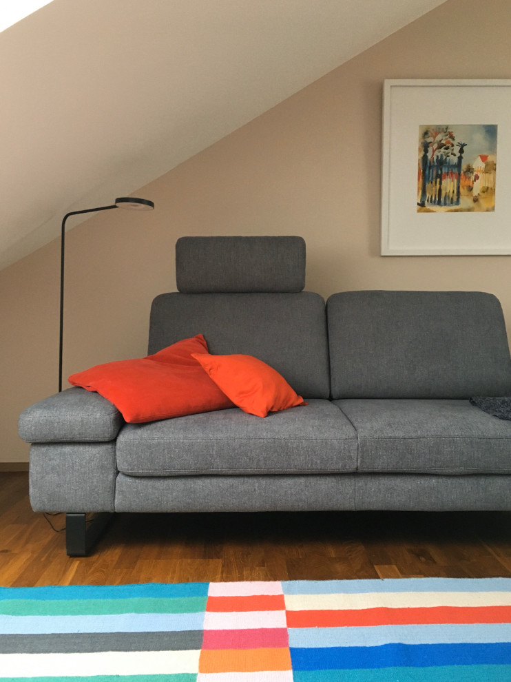 Inspiration for a mid-sized scandinavian open concept living room in Stuttgart with beige walls, medium hardwood floors and brown floor.