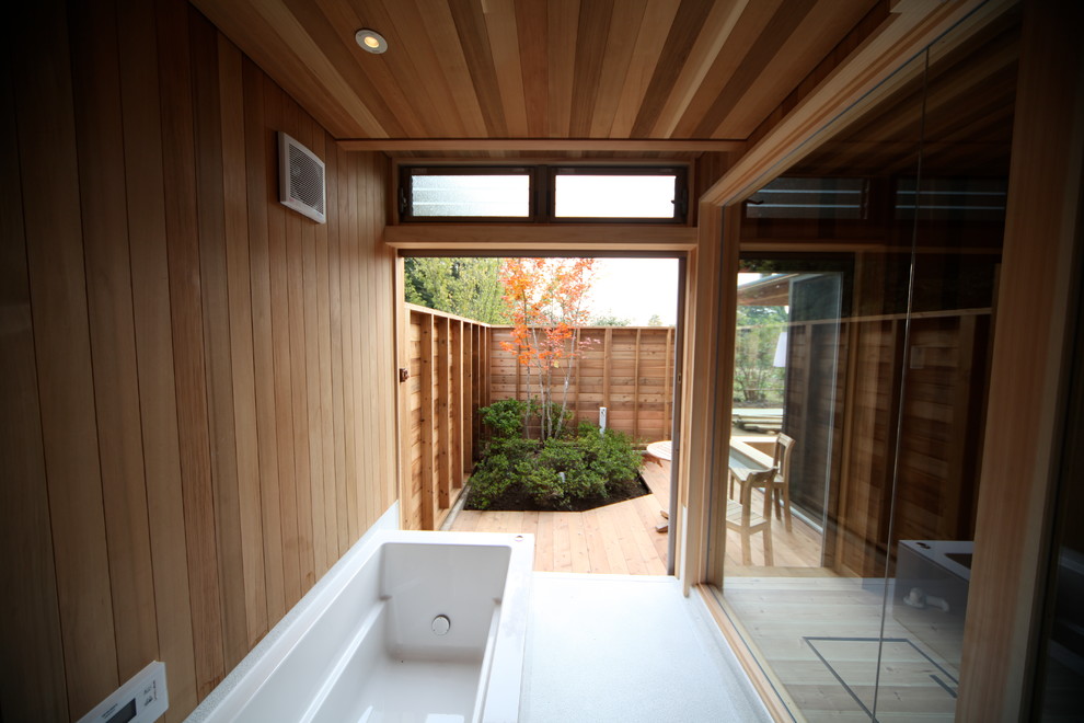 Inspiration for a mid-sized asian master bathroom in Other with brown walls, pebble tile floors and white floor.