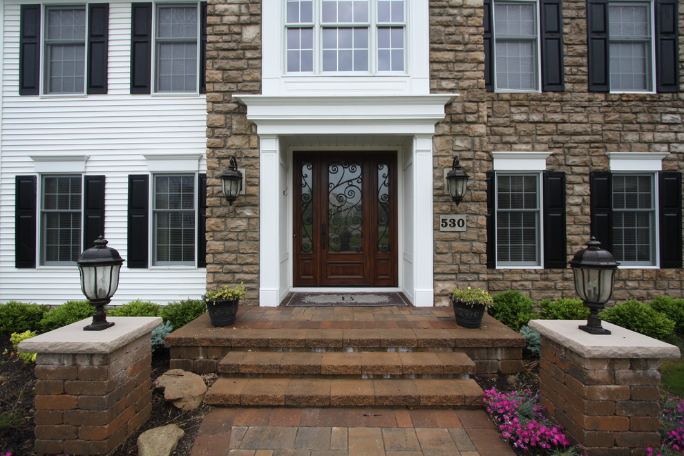 This is an example of a traditional exterior in Cleveland.