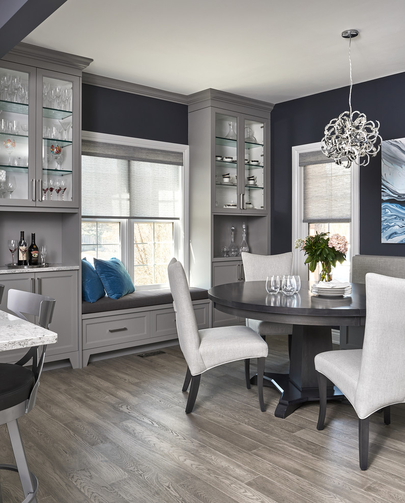 Example of a transitional home design design in Toronto