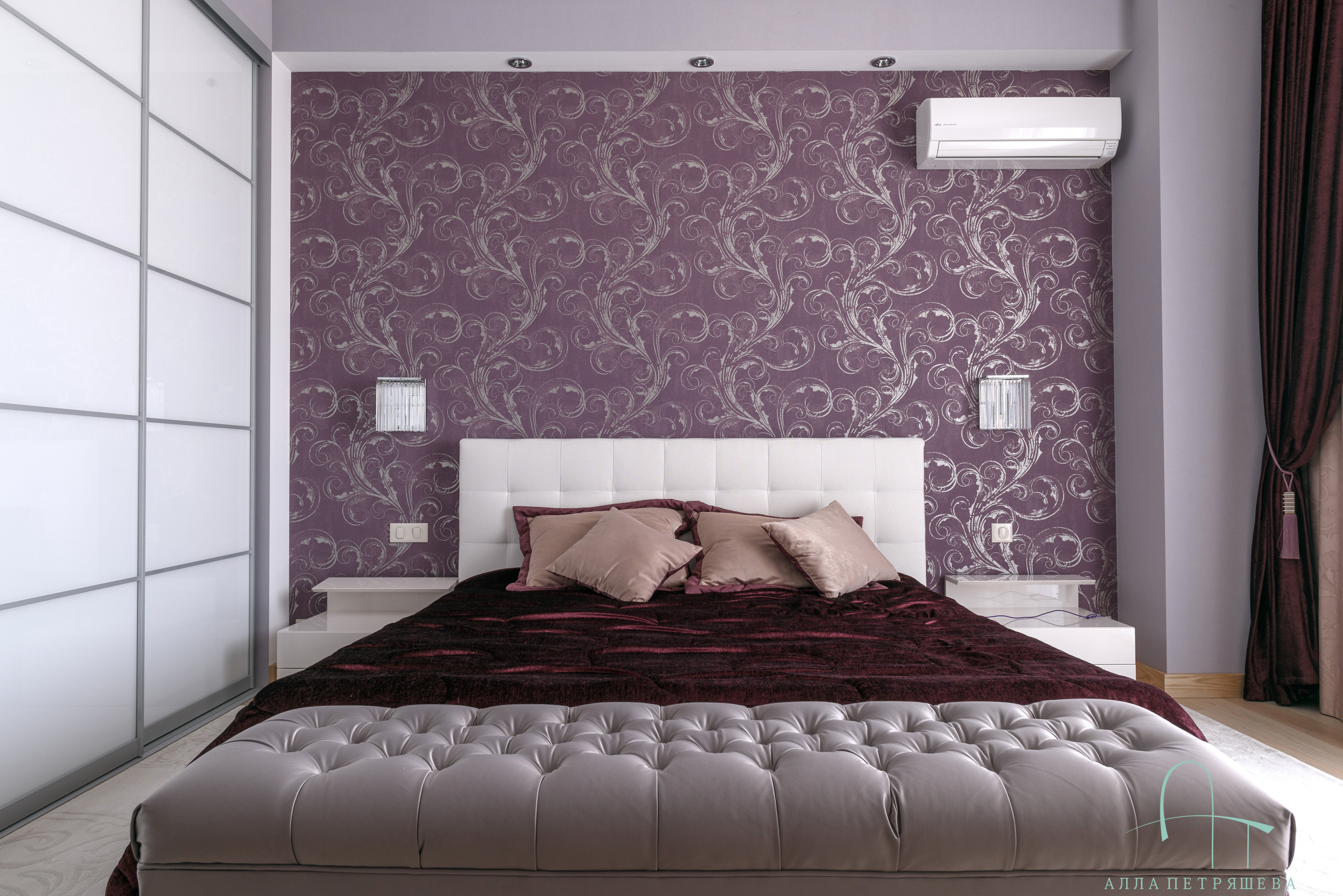 おしゃれな寝室 紫の壁 壁紙 の画像 21年8月 Houzz ハウズ
