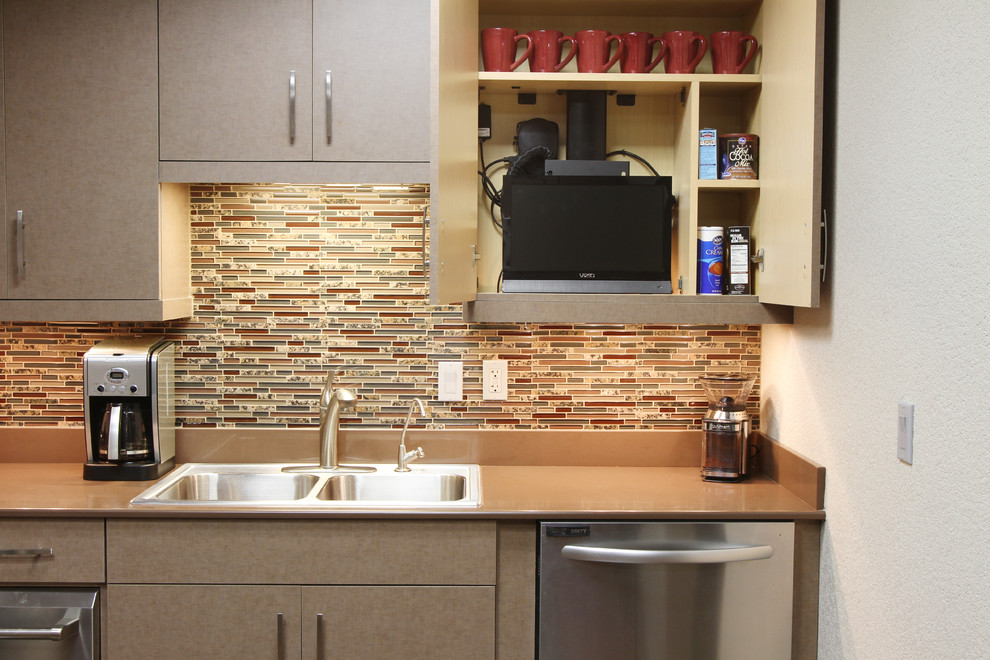 Example of a minimalist kitchen design in Phoenix