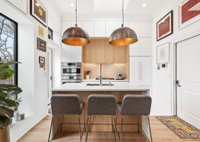 Kitchen of the Week: Sleek White-and-Wood Look in 140 Square Feet
