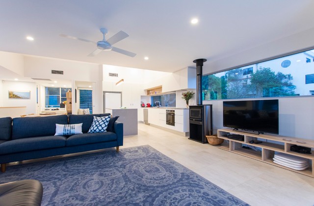 Coolum Beach maritim-vardagsrum
