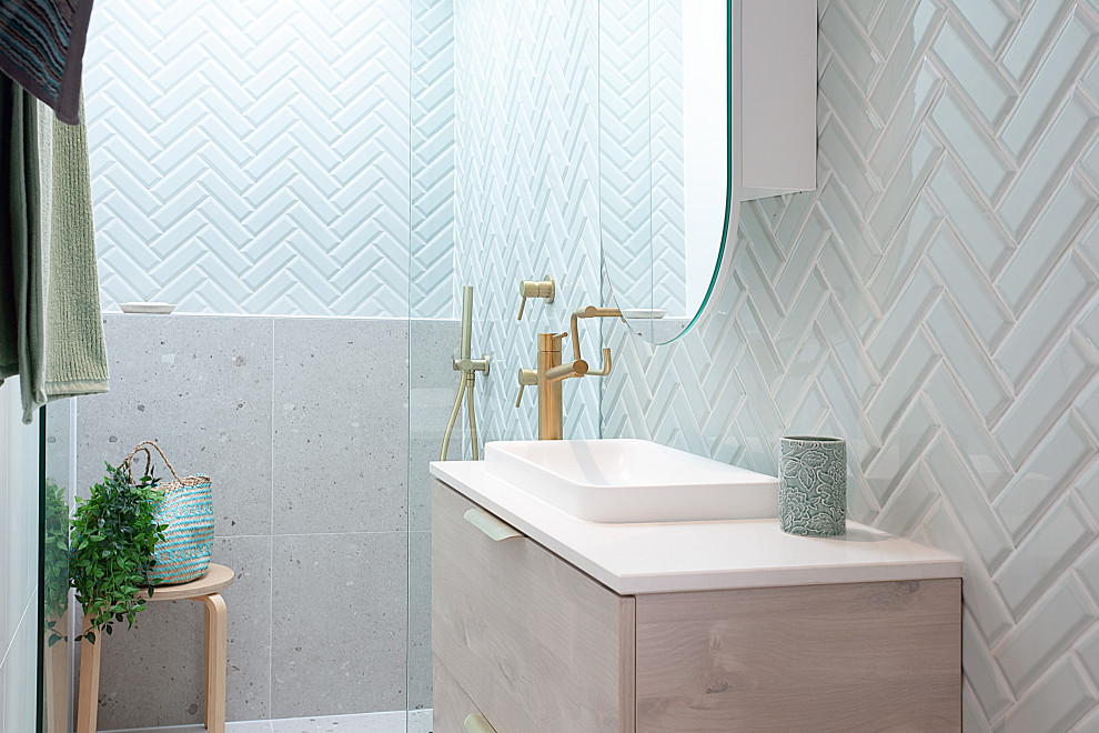 Photo of a modern bathroom in Sydney.