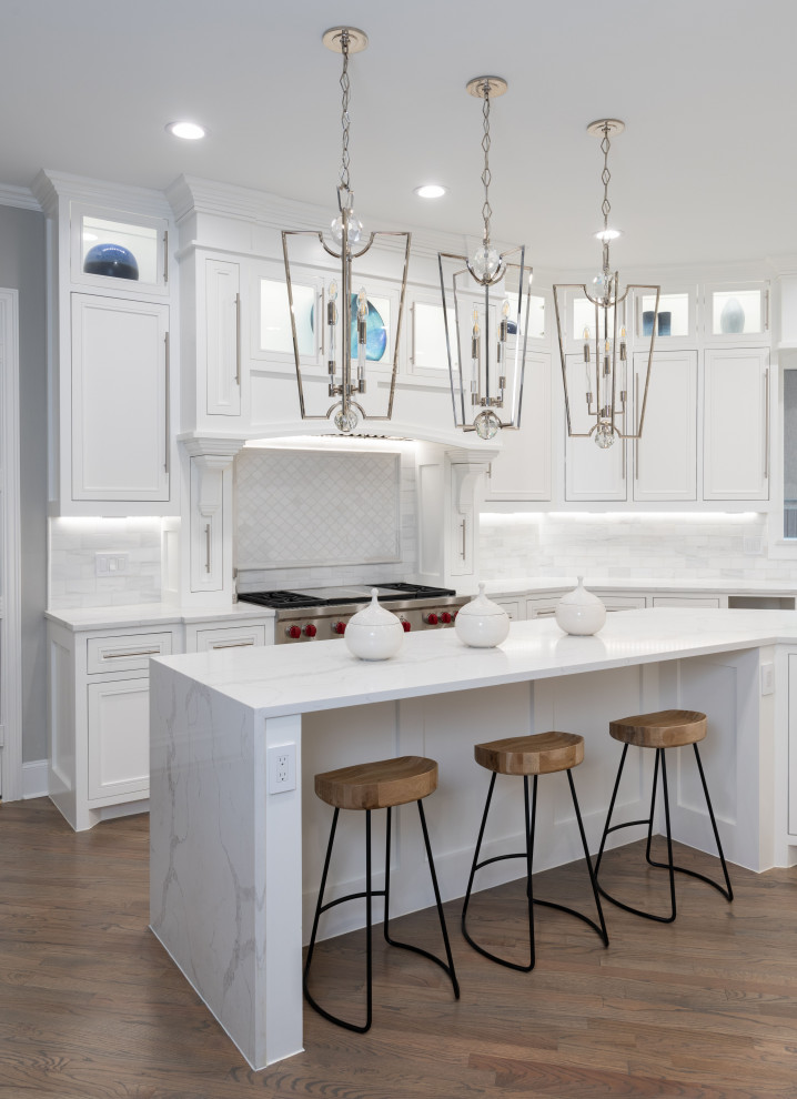 Example of a transitional kitchen design in Dallas