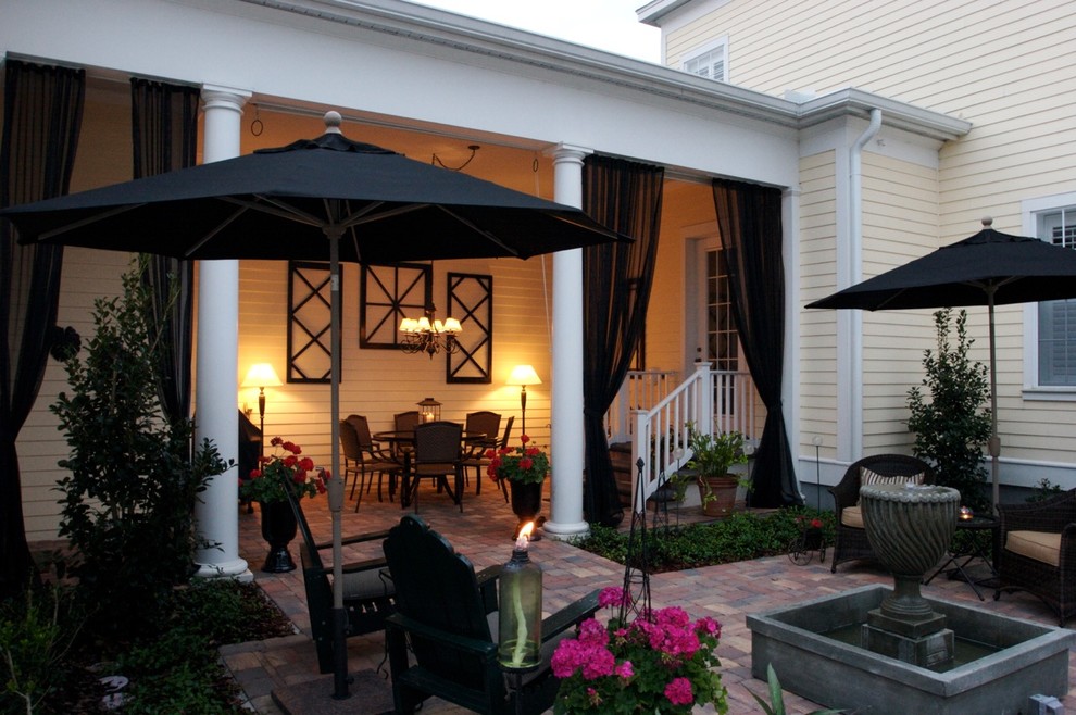 Design ideas for a traditional patio in Orlando.