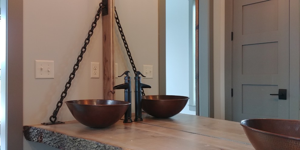 Home design - rustic home design idea in Omaha