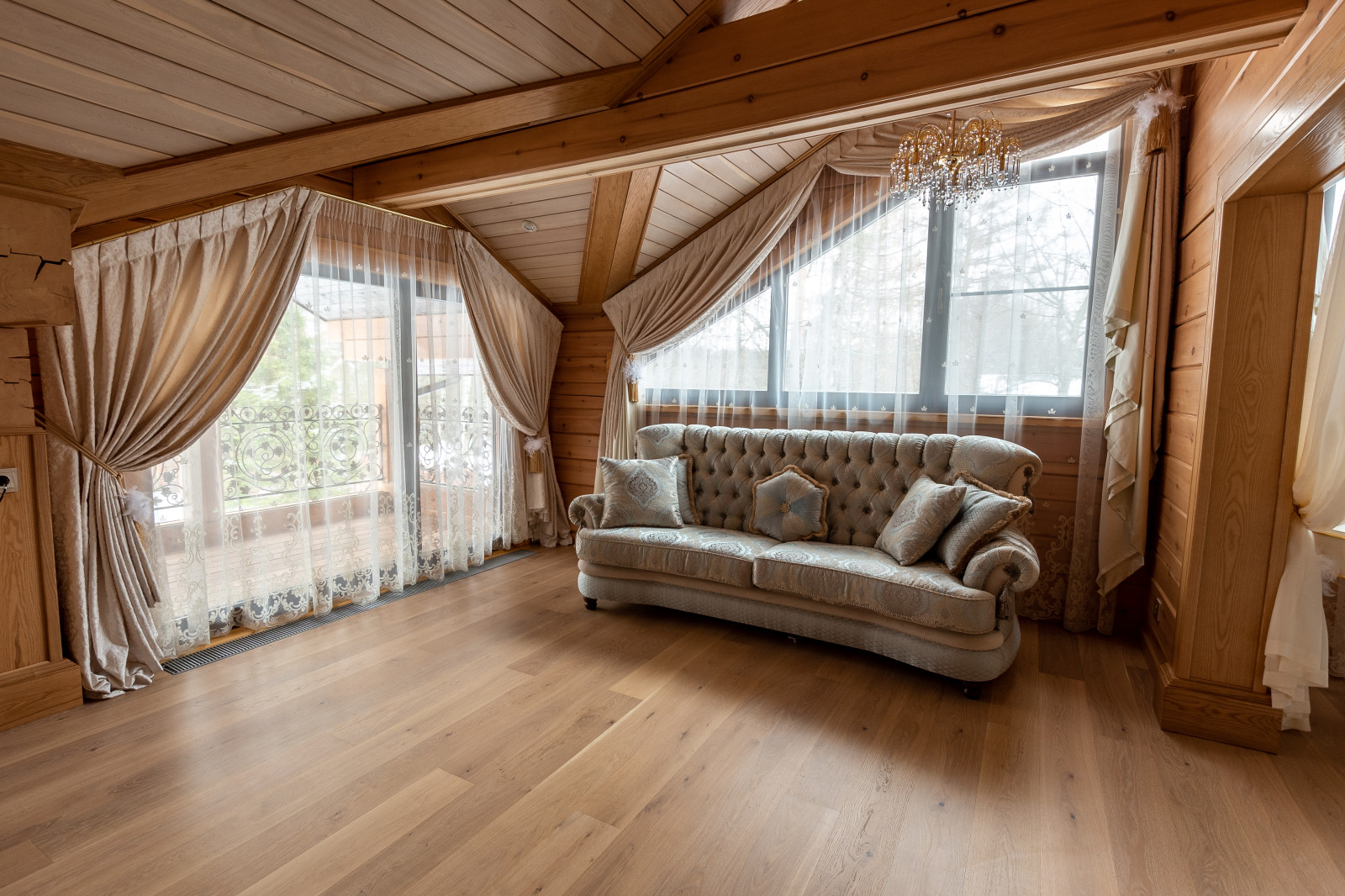 Шторы в дом из бруса