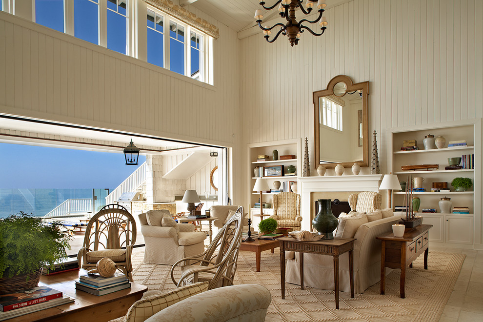 Пример оригинального дизайна: парадная, открытая гостиная комната в морском стиле с бежевыми стенами и стандартным камином без телевизора