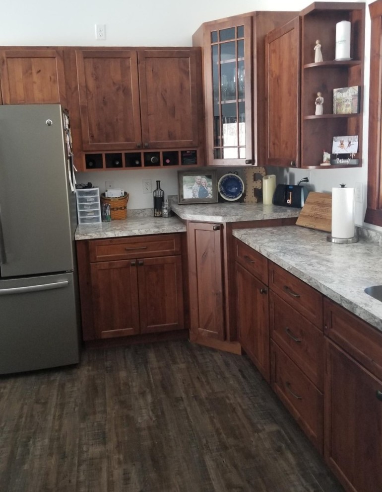 Kitchen - transitional u-shaped kitchen idea with an undermount sink, shaker cabinets, laminate countertops, stainless steel appliances and an island