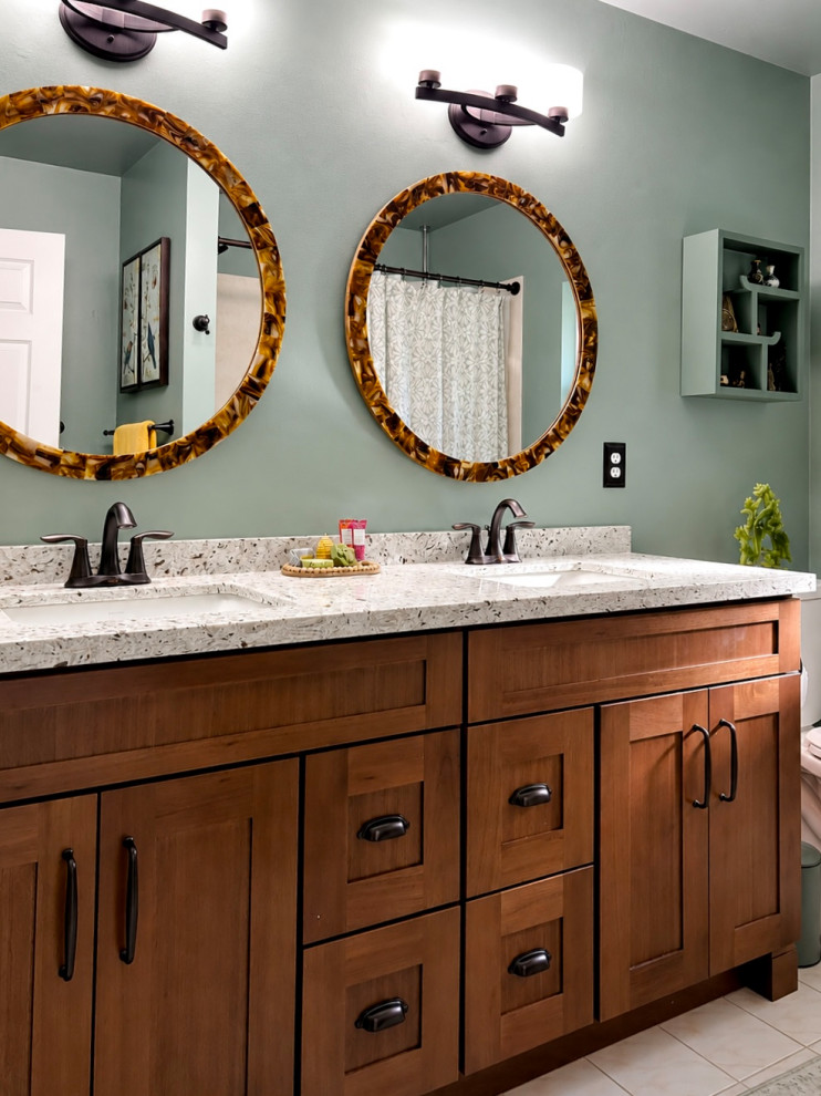 Bathroom - bathroom idea in Miami