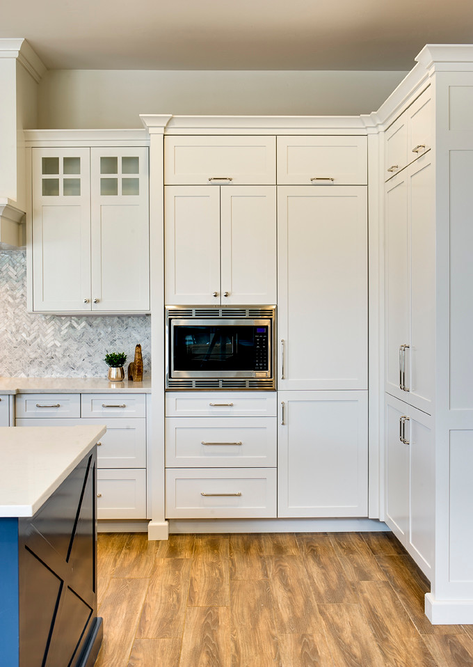 Kitchen - transitional kitchen idea in Albuquerque