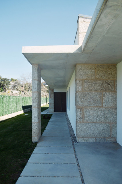 Verm&uacute;n_Acceso contemporary-fasad