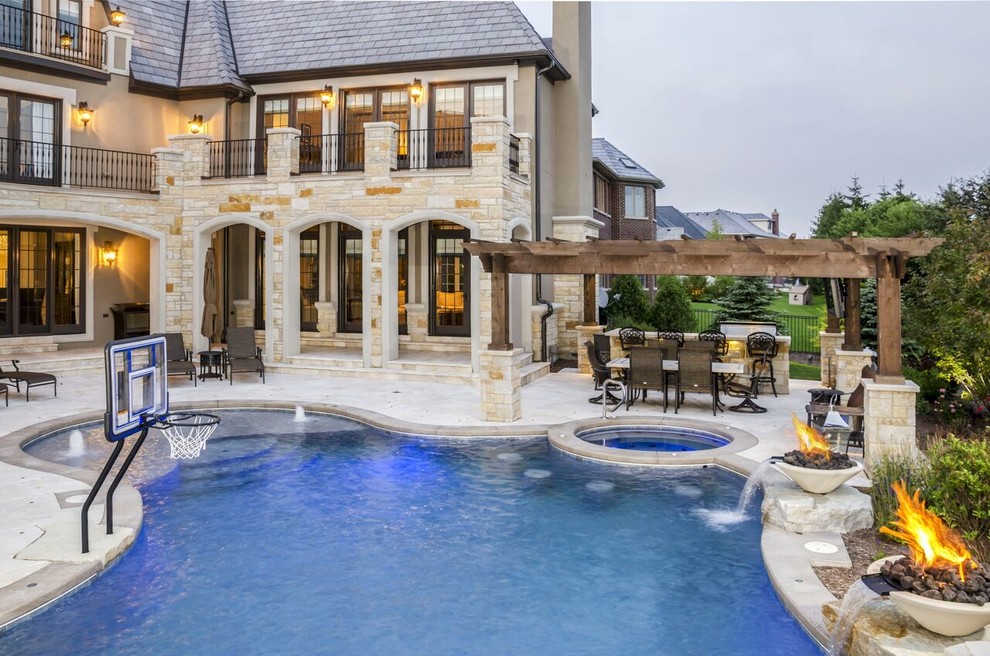 Inspiration for a transitional pool remodel in Chicago
