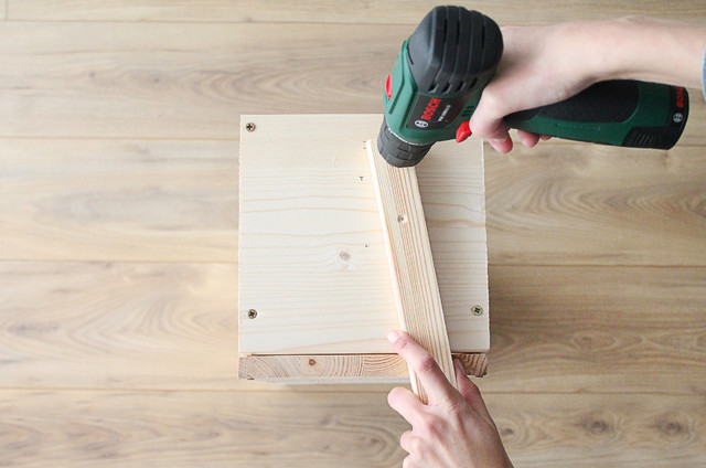 Je vous propose de construire une jardiniere sur pieds en bois