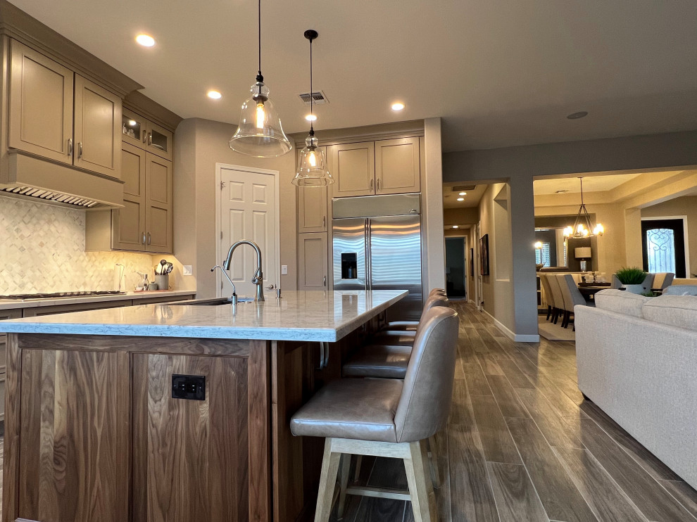 Kitchen - transitional kitchen idea in Phoenix
