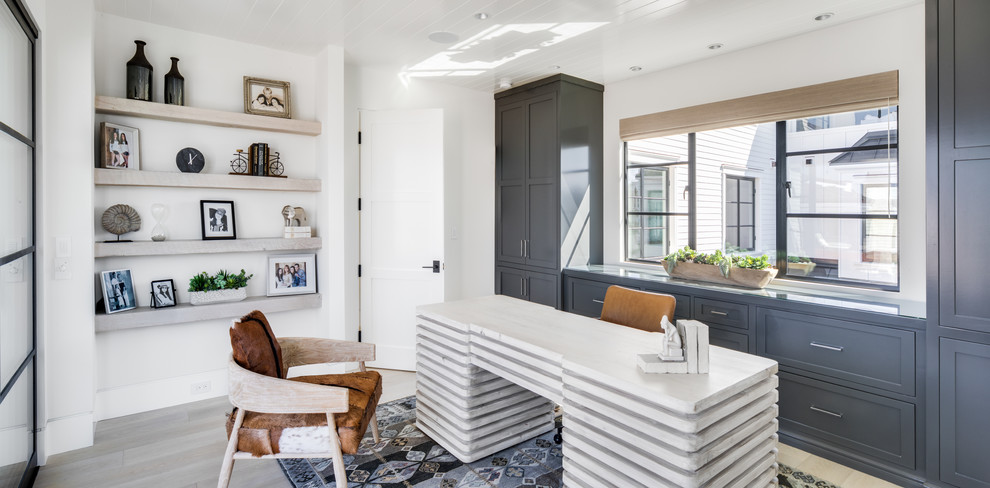 Home design - coastal home design idea in Orange County