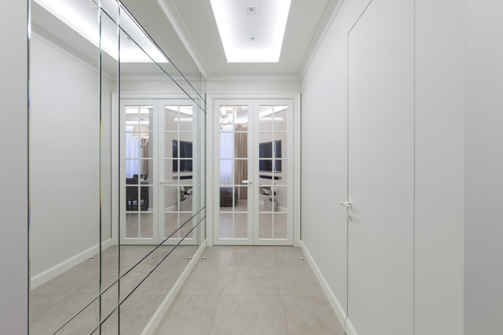 Small contemporary hallway in Moscow.
