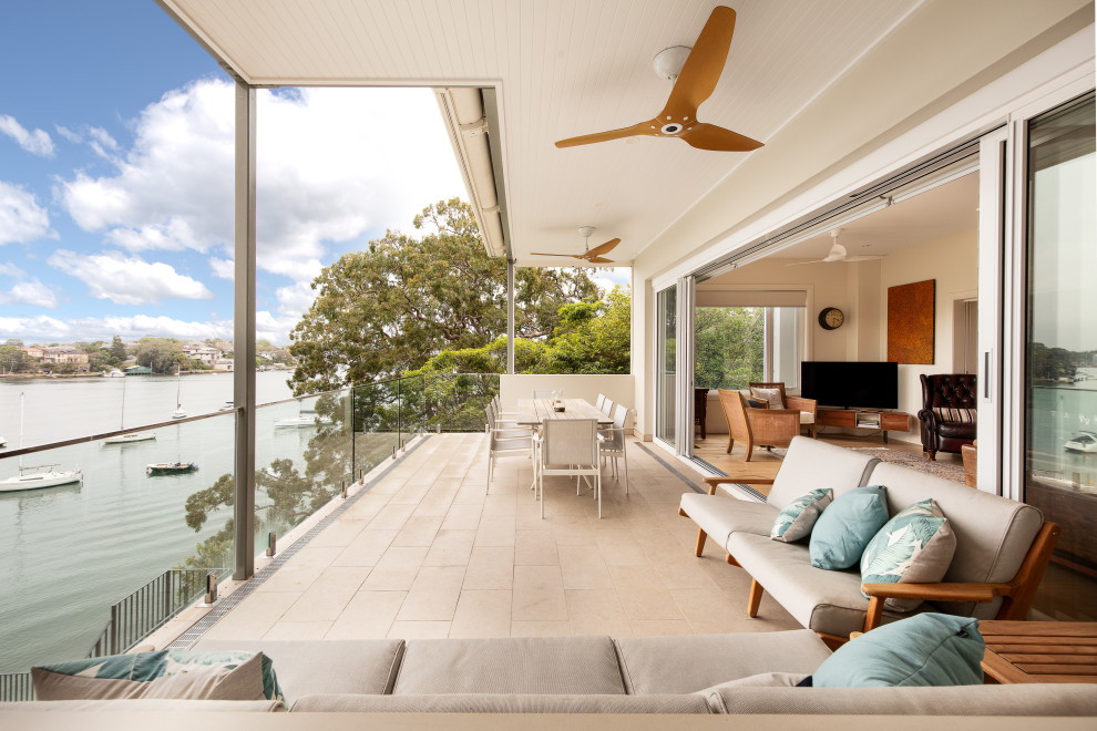 Photo of a contemporary balcony in Sydney.