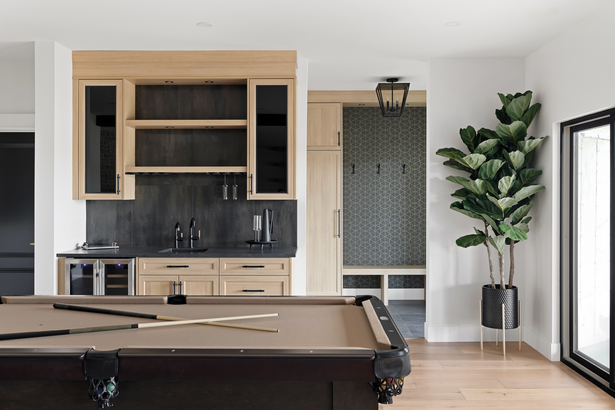 Inspiration for a 1950s home bar remodel in Other