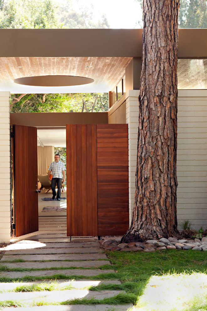Inspiration for a midcentury entryway in Los Angeles.