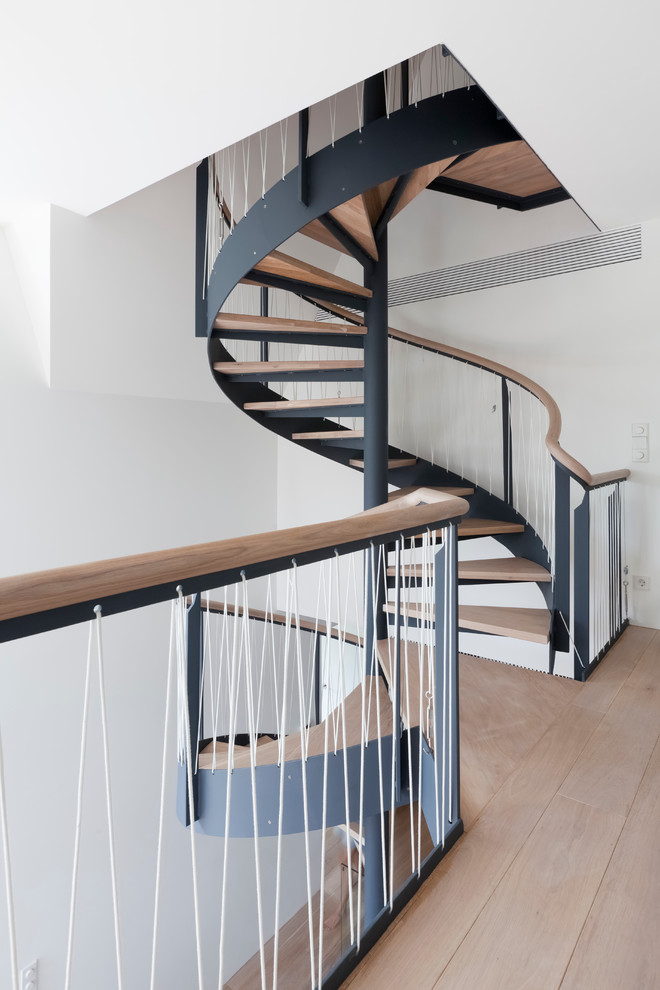 Staircase - contemporary staircase idea in Moscow