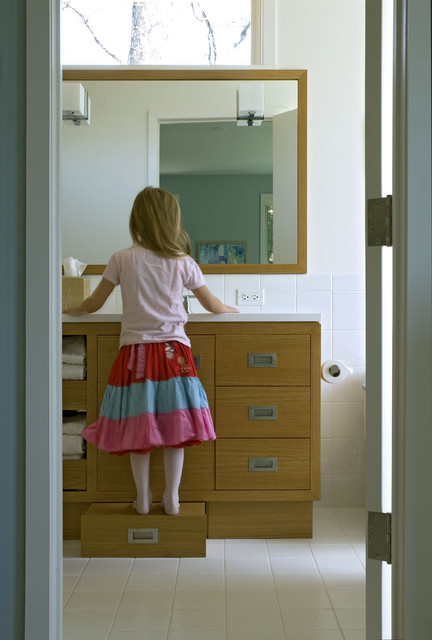 Safety Plays With Style in Kids' Bathrooms