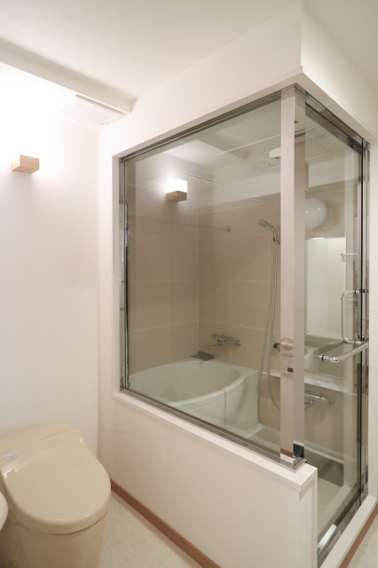 オールインワンの洗面室 scandinavo-stanza-da-bagno