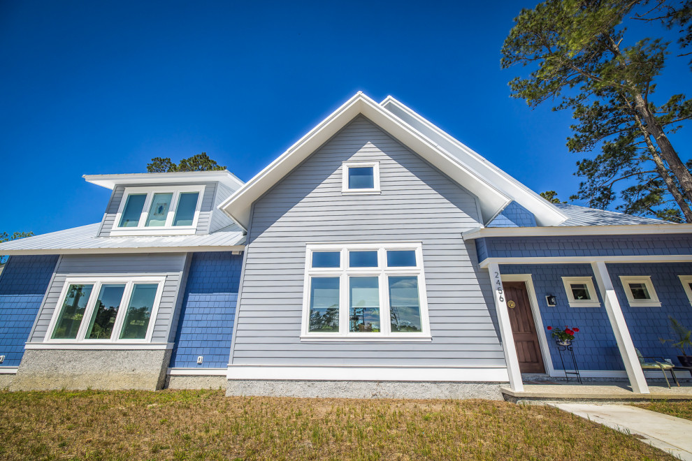 Home design - transitional home design idea