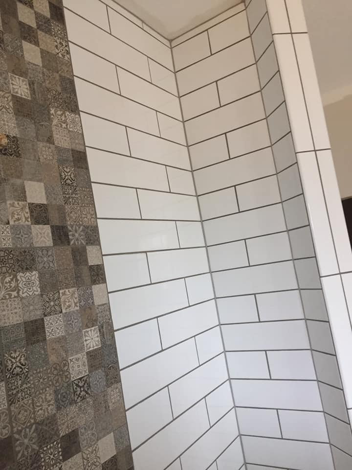 Victorian style shower with gayafores stripe