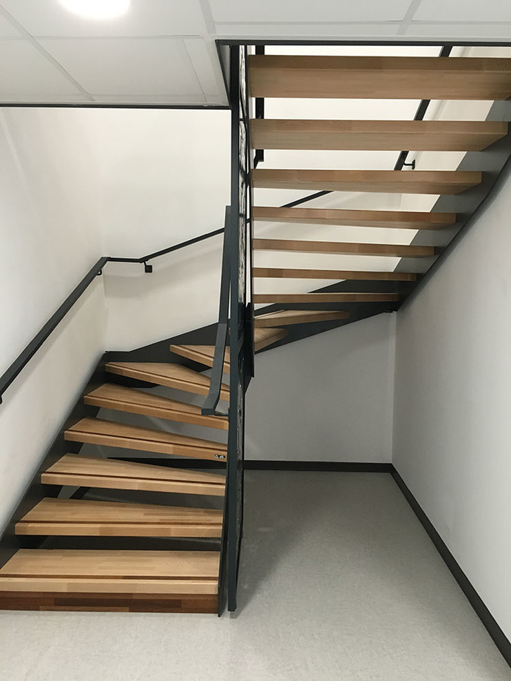 Design ideas for an industrial wood staircase in Nice.