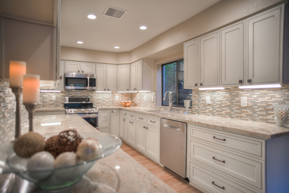 Example of a transitional kitchen design in Phoenix