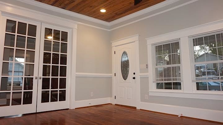 Transitional entryway photo in Raleigh