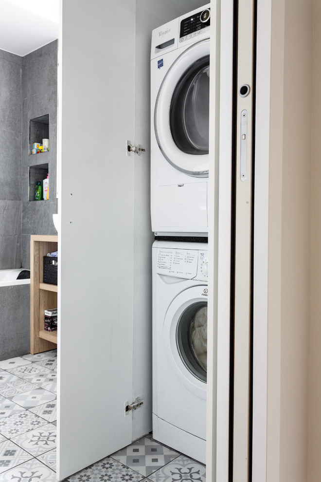 This is an example of a laundry room in Paris.