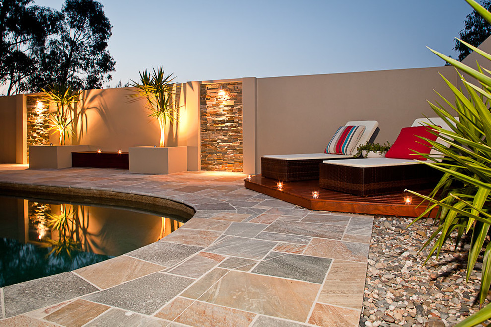 Inspiration for a contemporary garden in Brisbane with natural stone pavers.