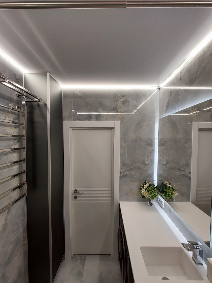 Серая кухня для городской квартиры