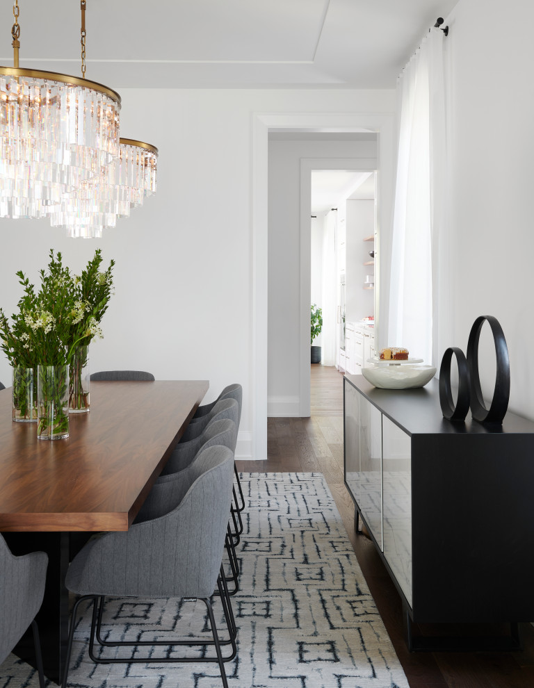 Große Moderne Wohnküche mit weißer Wandfarbe, dunklem Holzboden, braunem Boden, eingelassener Decke und Wandpaneelen in Toronto