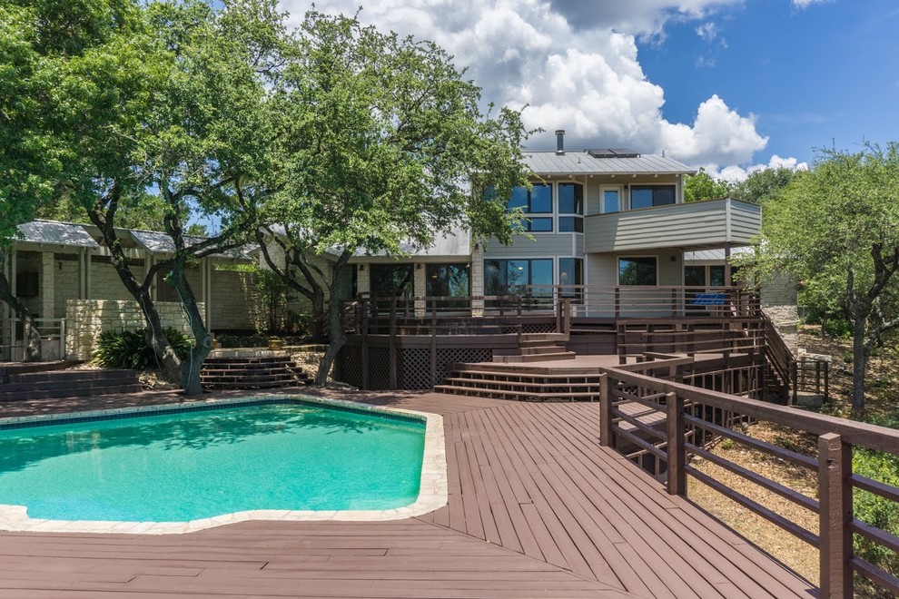 Inspiration for an expansive transitional backyard deck in Austin with no cover.