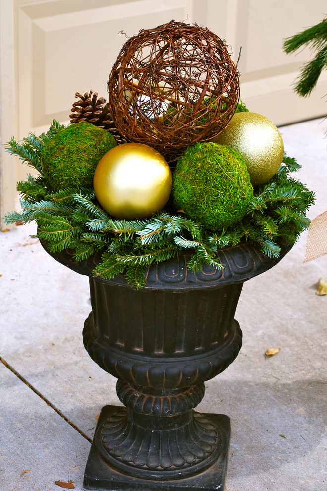 Inspiration for a front yard garden for winter in Oklahoma City with a container garden.