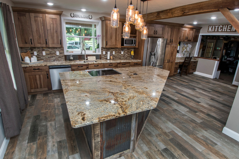 Kitchen - transitional kitchen idea in Columbus