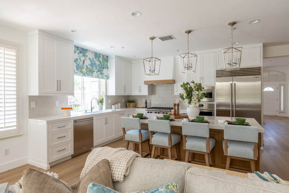 Transitional kitchen photo in Orange County