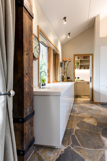 Lakeside Retreat rustic-kitchen