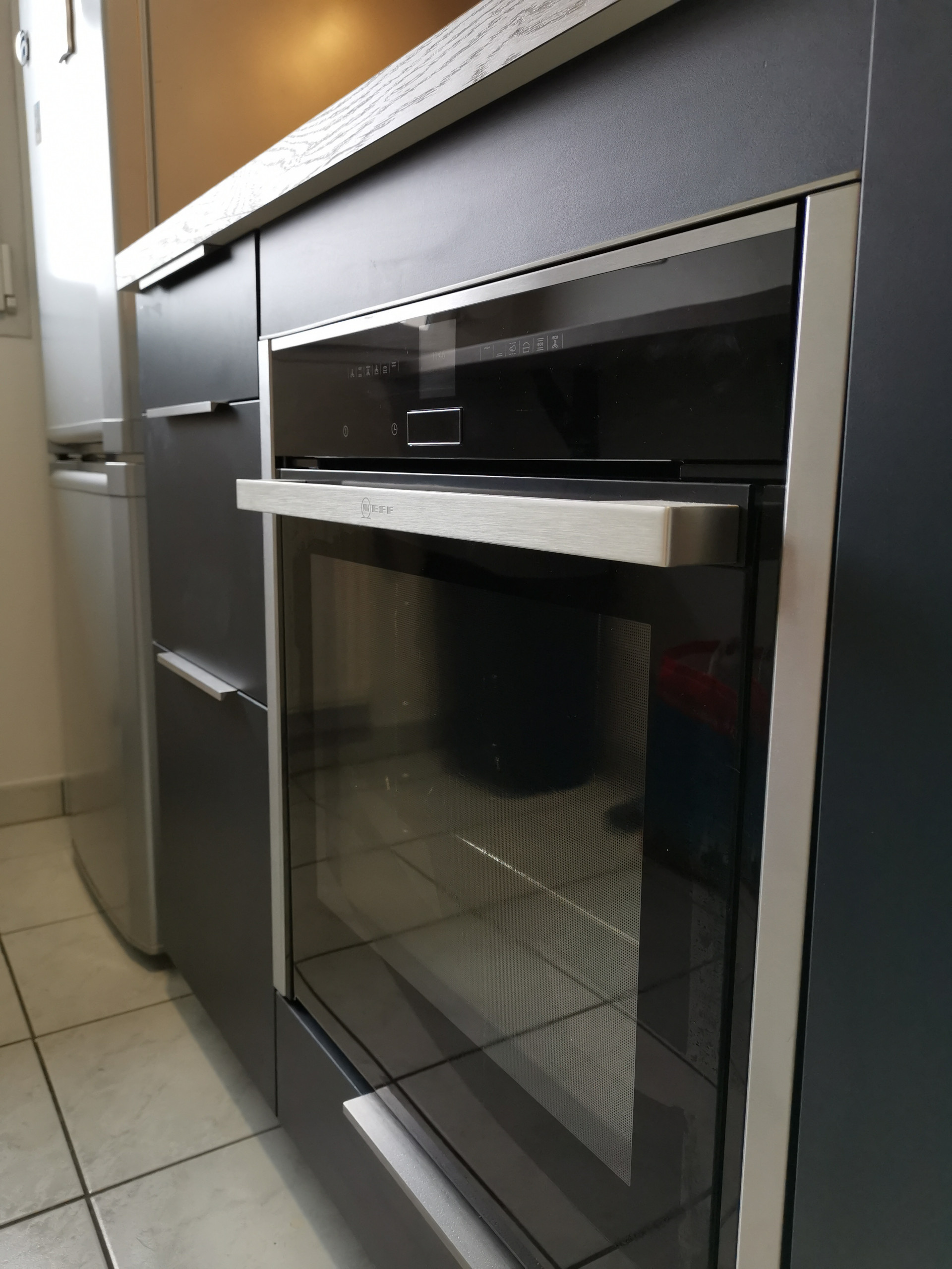 Cuisine contemporaine et fonctionnelle dans petit espace