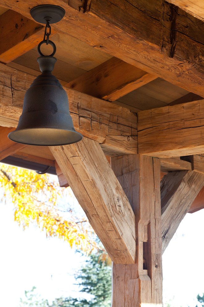 Example of a mountain style home design design in Denver