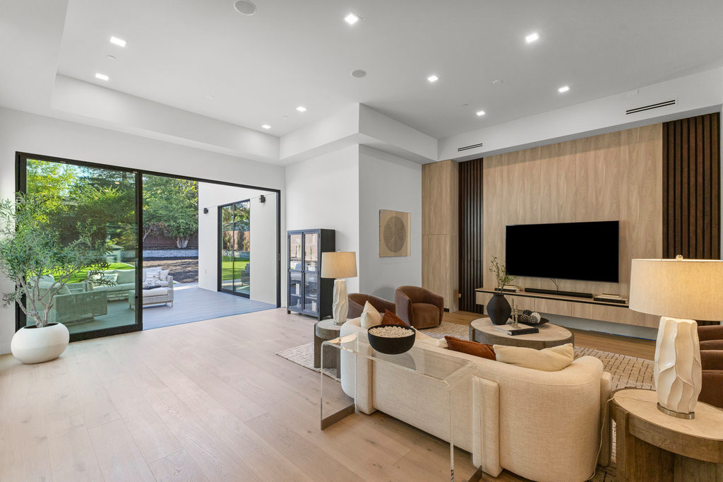 Inspiration for a modern home design remodel in San Francisco