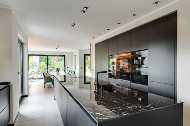 Eleganz in der SieMatic-K&uuml;che in mattem Schwarz contemporary-kitchen