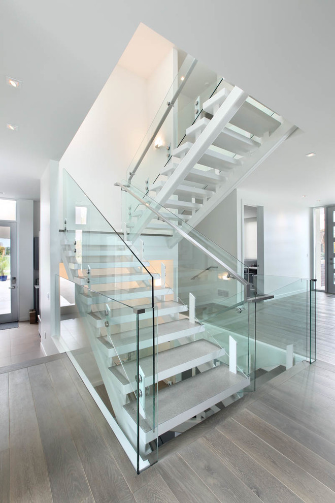Contemporary u-shaped staircase in Grand Rapids with open risers.