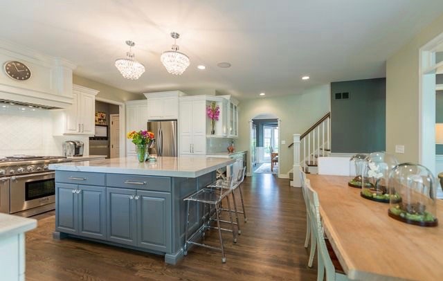 Inspiration for a large transitional l-shaped eat-in kitchen remodel in Chicago with white cabinets and an island