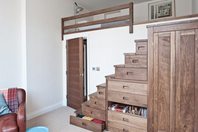 Walnut stairs with storage solutions trendy-dagligstue